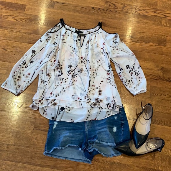 Cold shoulder floral blouse - Picture 2 of 13